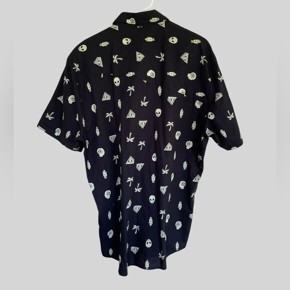Volcom Alien Pyramid and Palm Trees Print Button-Down Shirt - Size XL - Picture 4 of 7